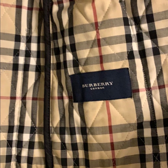 Burberry size small quilted jacket - Picture 2 of 12